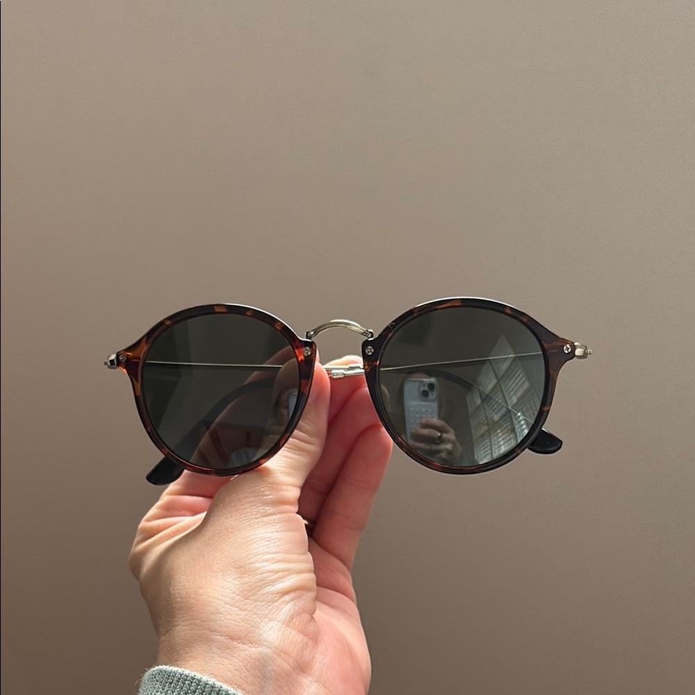 Stylish Tortoise Shell Round Sunglasses